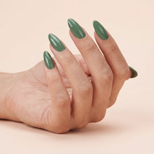 Load image into Gallery viewer, D 2697 Hunter Green Nail Dipping Powder – 28g | Dark Green Dip Powder | Nail Dipping System